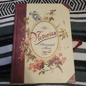 Vintage The Victorian Photograph Album Illustrated Board Book Cutout Frames